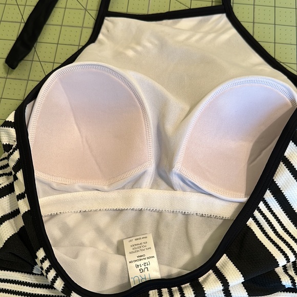 Swimsuit - Picture 5 of 6